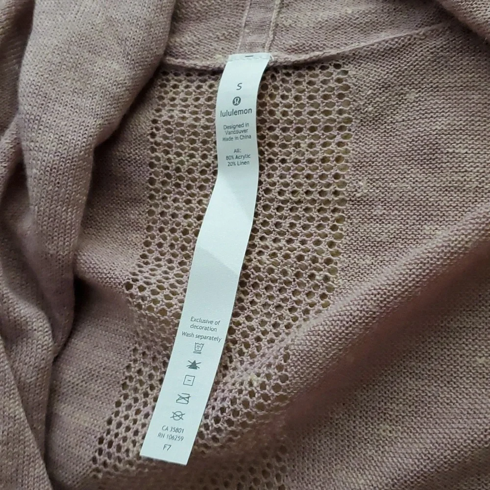 Lululemon Calm and Collected Wrap, Size Small Euc dusty pink